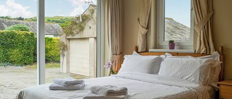 4 bedrooms, free WiFi, bed sheets