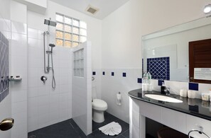 Shower, jetted tub, hair dryer, towels - Detached private villa with own infinity pool. Chef, full staff. Ocean views. (Phuket,)