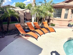 Property grounds - 5 star resort 4 bedroom, 3 bath,heated pool/spa, putting green,7 flat screen tvs (Peoria)