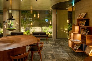 Lobby sitting area - Genji Kyoto, a Member of Design Hotels (Kyoto)