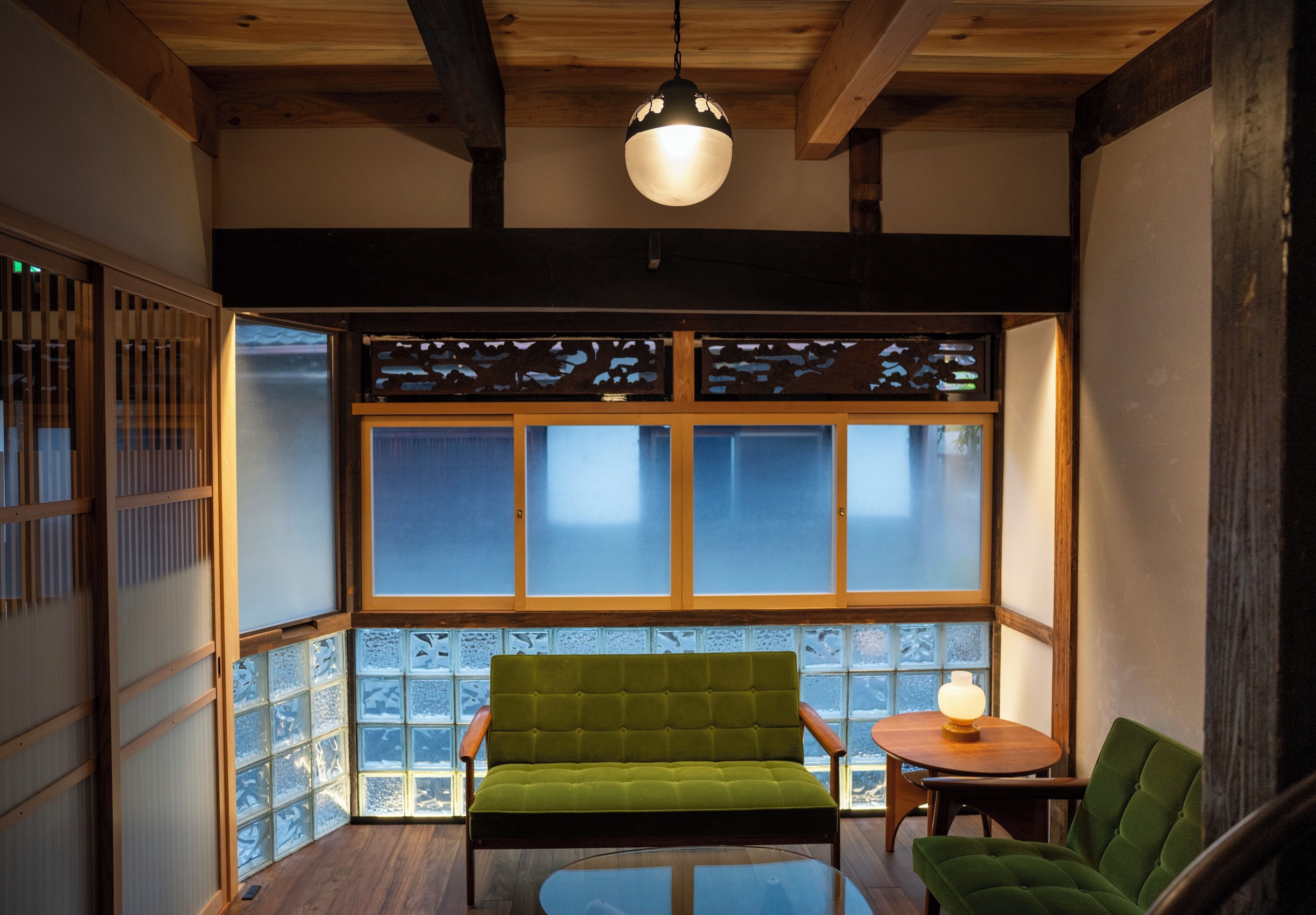 タウンホーム (Machiya Townhouse Annex) | ミニバー、セーフティボックス (室内)、客室ごとに異なる装飾、デスク