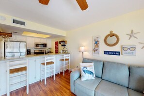 Condo (200 Lenell Rd 219) | Fachada