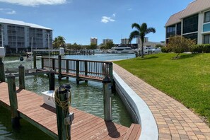 Condo (200 Lenell Rd 219) | Fachada