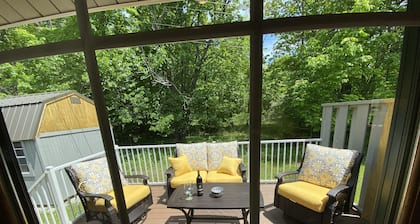 ROMANTIC HIDEAWAY in great Door County location