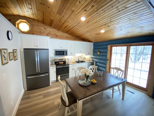 Fridge, microwave, oven, stovetop - ROMANTIC HIDEAWAY in great Door County location (Sister Bay)