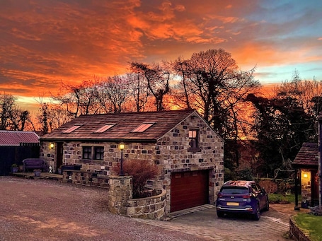 Exterior. 1 bedroom accommodation in Askwith, near Ilkley