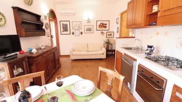 Apartment, 2 Bedrooms, Smoking, Balcony | Private kitchen