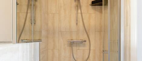 Habitación, 1 habitación, vista a la ciudad | Baño