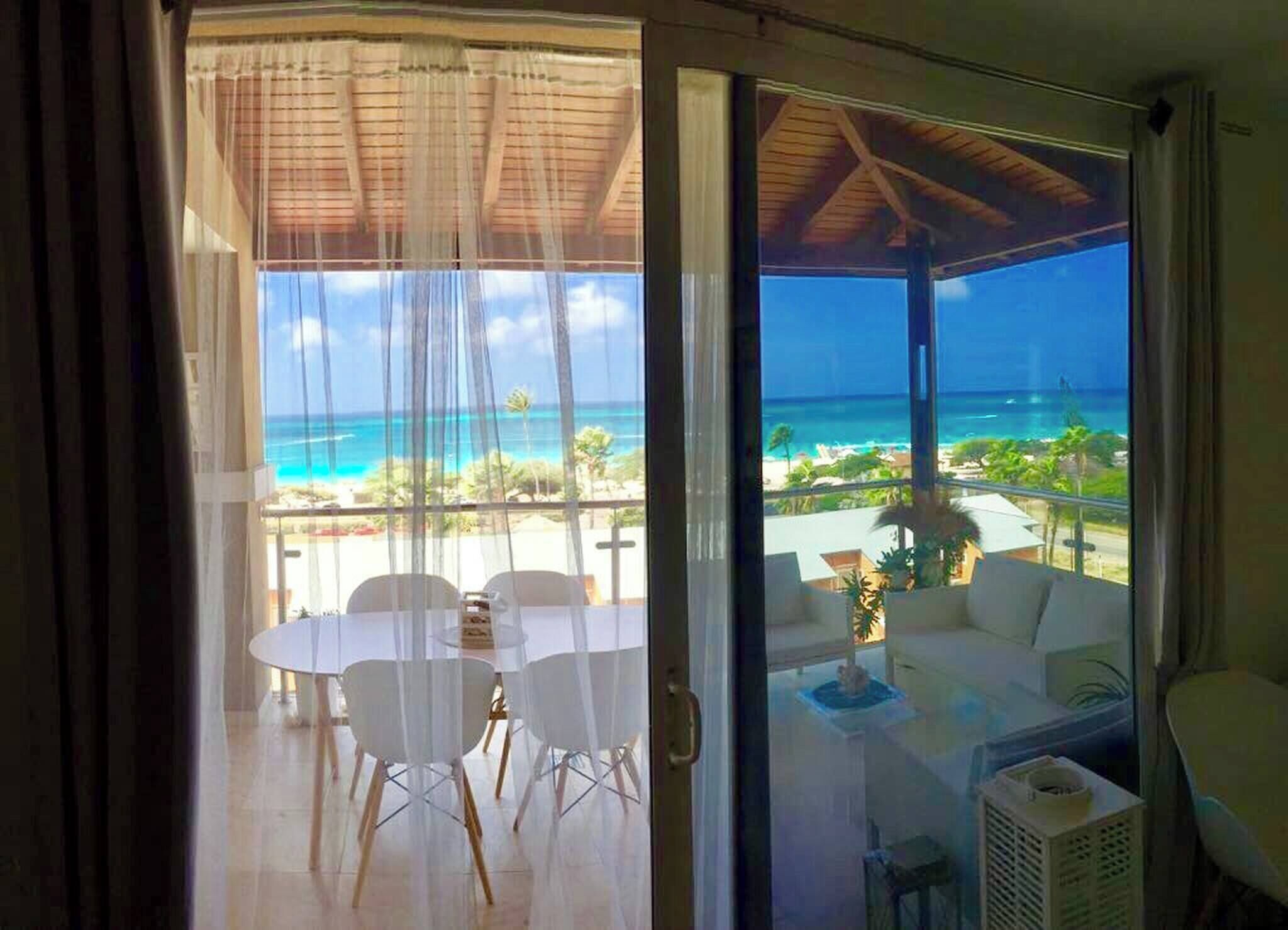 Condo | Dining