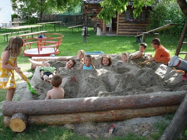 Appartement, 2 chambres, accessible aux personnes à mobilité réduite, balcon | Terrain de l’hébergement 