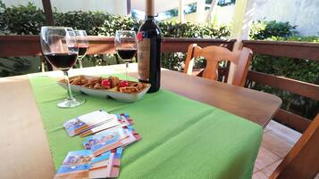 Bungalow, 1 Bedroom, Patio, Garden View | Outdoor dining