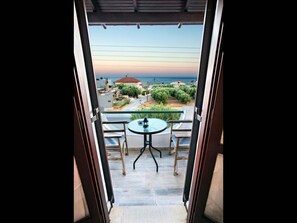 Studio, 1 Bedroom, Smoking, Balcony | Interior