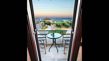 Studio, 1 Bedroom, Smoking, Balcony | Interior