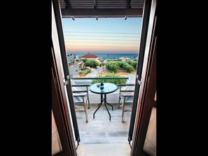 Studio, 1 Bedroom, Smoking, Balcony | Interior
