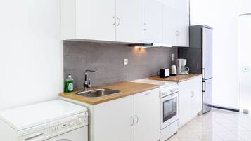 Apartment, 1 Bedroom, Garden View | Interior