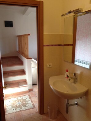 Apartment, 2 Bedrooms, Terrace, Mountain View | Bathroom | Hair dryer, soap, shampoo