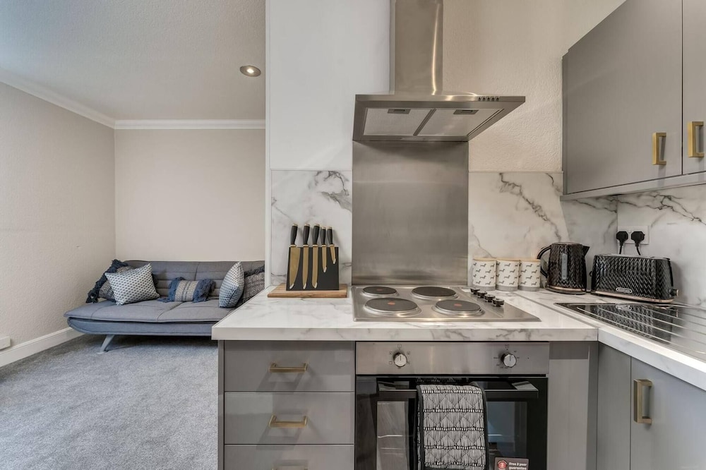 Garden Flat, Stylish, Modern Flat, Near Balloch