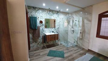 Apartment, 1 Bedroom, Balcony | Bathroom