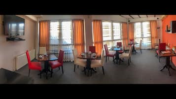 Zimmer, 4 Schlafzimmer, Terrasse | Speisen