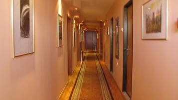 Room, 4 Bedrooms, Terrace | Hallway