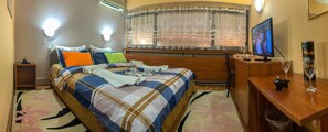 Kamar, 4 kamar tidur, teras | 4 kamar tidur dan Wi-Fi