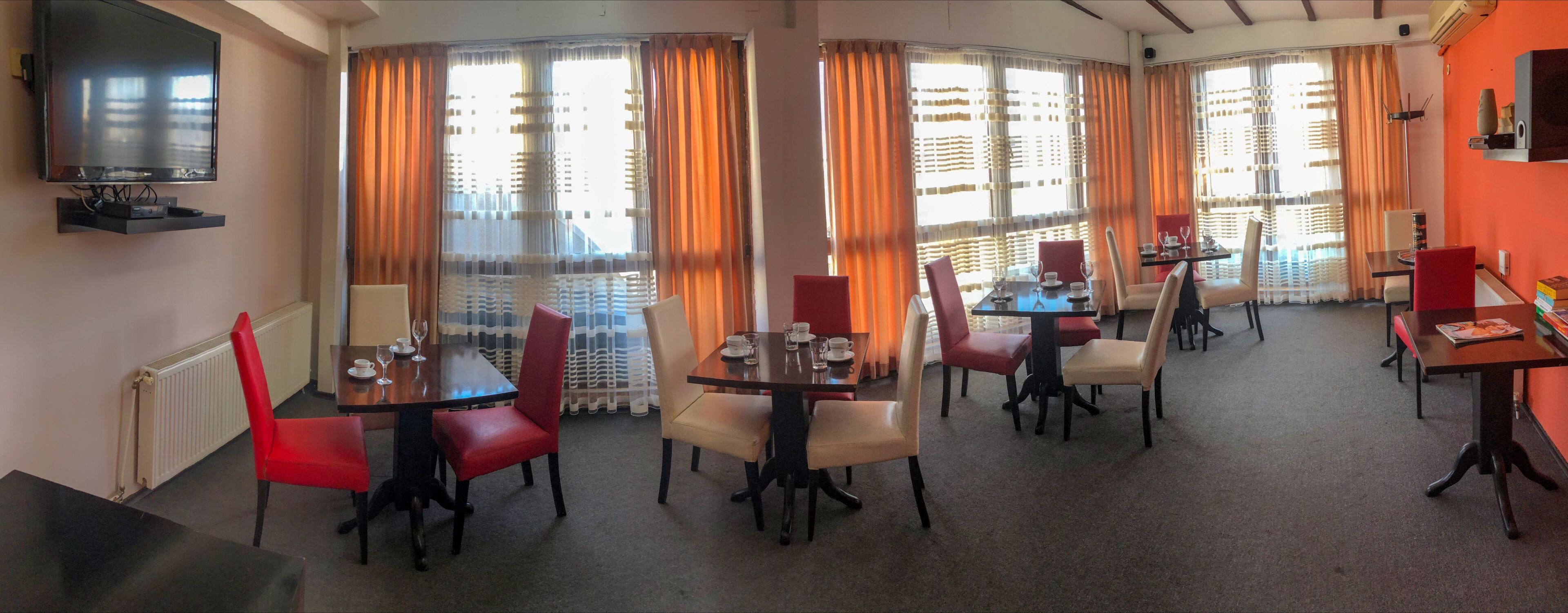 Habitación, 4 habitaciones, Terraza | Restaurantes