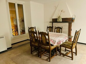 House, 2 Bedrooms, Smoking, Balcony | Dining - Single House in the Nucleus of Ponte Tresa Switzerland (Tresa)