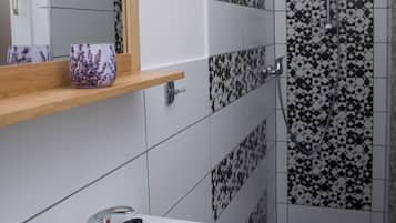 Apartment, 4 Bedrooms, City View | Bathroom