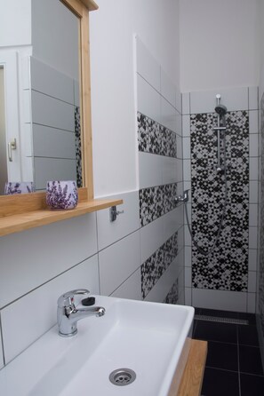 Apartment, 4 Bedrooms, City View | Bathroom - New - Walnuttree Double 12 Person Apartment Central in Budapest - Hungary (Budapest)