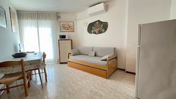 Apartment, 1 Bedroom, Balcony, Ocean View | Living area