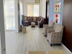 Villa, 5 Bedrooms, Accessible, Smoking | Room amenity