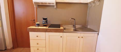 Bungalow, 1 Bedroom, Patio, Garden View | Private kitchen