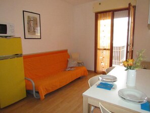 アパートメント 2 ベッドルーム バルコニー | リビングルーム