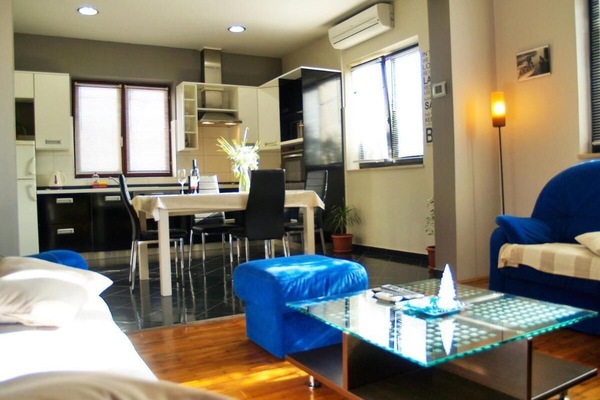 House, 2 Bedrooms, Smoking, Terrace | Living room