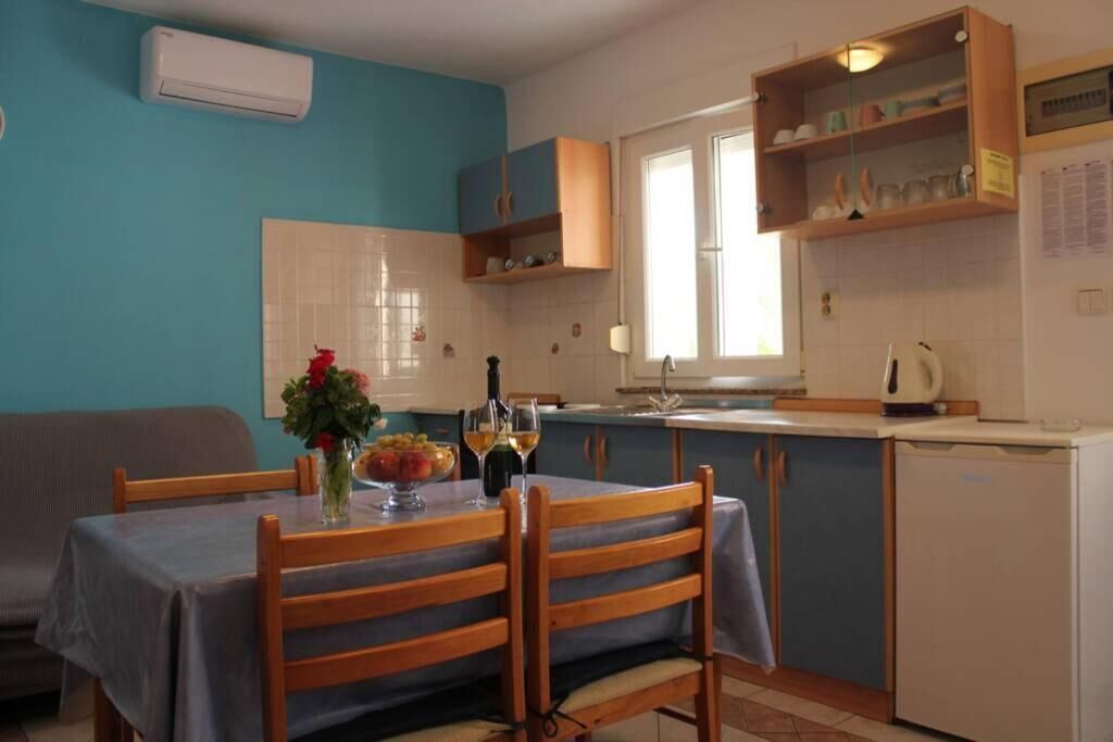 Apartment, 2 Bedrooms, Smoking, Terrace | Dining room