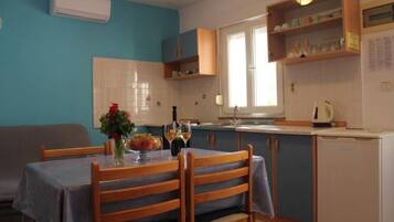 Apartment, 2 Bedrooms, Smoking, Terrace | Dining room