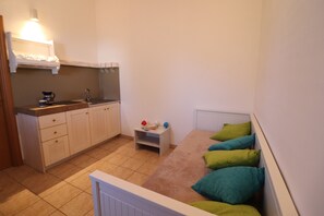 Bungalow, 1 Bedroom, Patio, Garden View | Interior