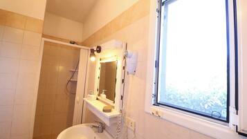 Bungalow, 1 Bedroom, Patio, City View | Bathroom