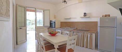 Departamento, 2 habitaciones, balcón, vista al jardín | Restaurantes