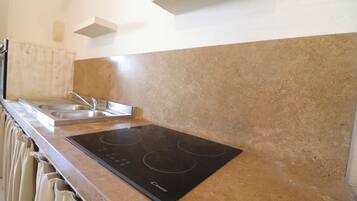 Apartamento, 2 quartos, sacada, vista para o jardim | Cozinha privada