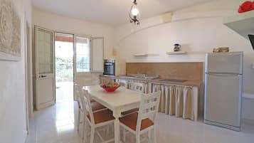 Apartamento, 2 quartos, sacada, vista para o jardim | Cozinha privada