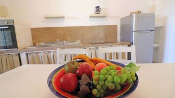 Appartement, 2 chambres, balcon, vue sur le jardin | Cuisine privée