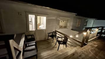 Apartment, 3 Bedrooms, Smoking, Balcony | Property grounds