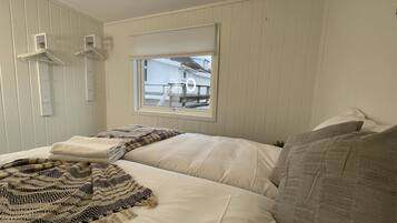 Apartment, 3 Bedrooms, Smoking, Balcony | 4 bedrooms