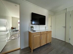 Apartamento, 3 quartos, para fumantes, sacada | Comodidades do quarto