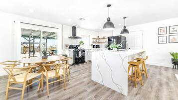 Frigorífic, microones, forn i placa de cuina