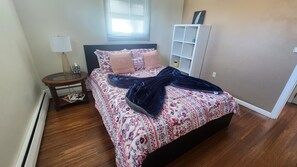 4 bedrooms, desk, iron/ironing board, free WiFi