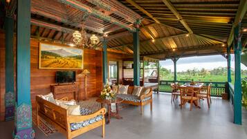 家庭別墅 | 客廳 | 50 吋平面電視連衛星電視頻道、電視、壁爐