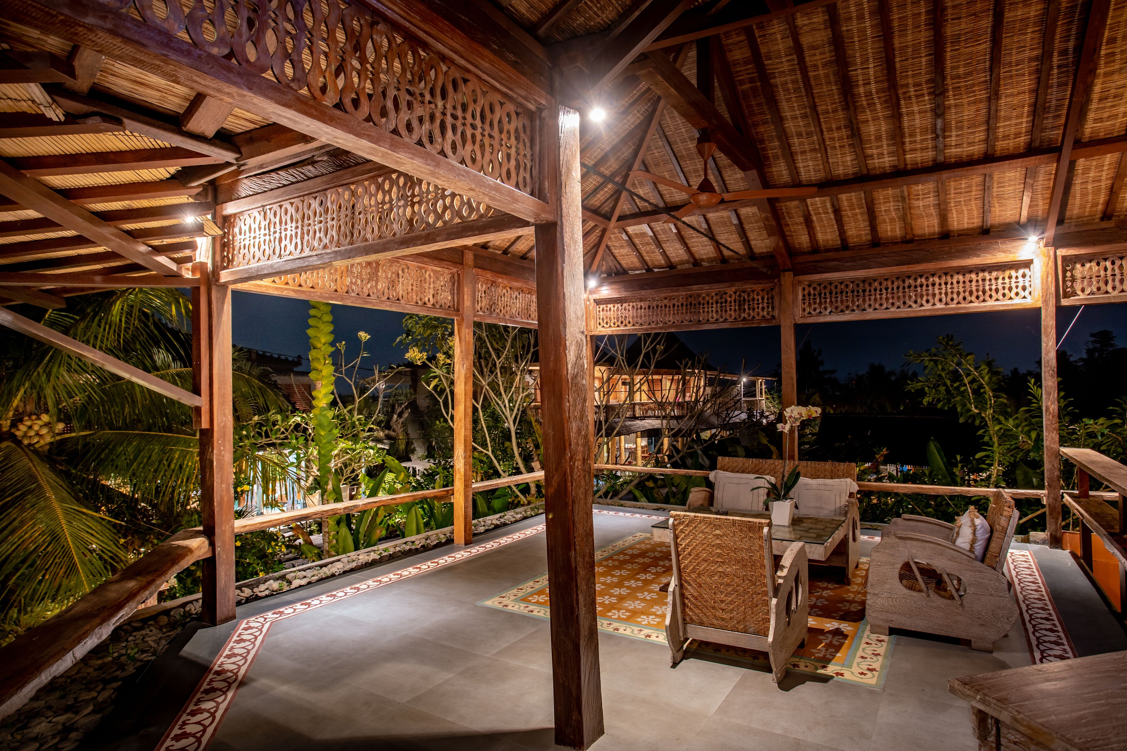 Family Three Bedroom Private Pool Villa | 起居区 | 50-英寸纯平电视（配备卫星频道）、电视、壁炉