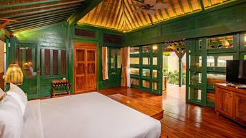 One Bedroom Honeymoon Private Pool Villa | 3 sovrum, sängtillbehör av högsta kvalitet, minibar och unika möbler